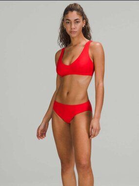Like new lululemon red swim bra top size M
